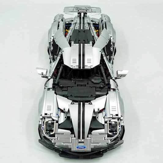 1:8 Ford GT Silver Supercar (3056 PCS)