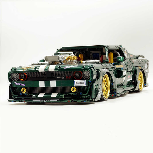 1:8 Dodge Challenger, Pearlescent Green Paint Customized Version (3751 Pcs)